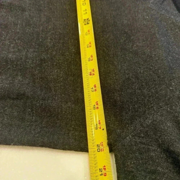 Calvin Klein Black Gray 100% Extra Fine Merino Wool V Neck Sweater Sz M - Picture 4 of 5